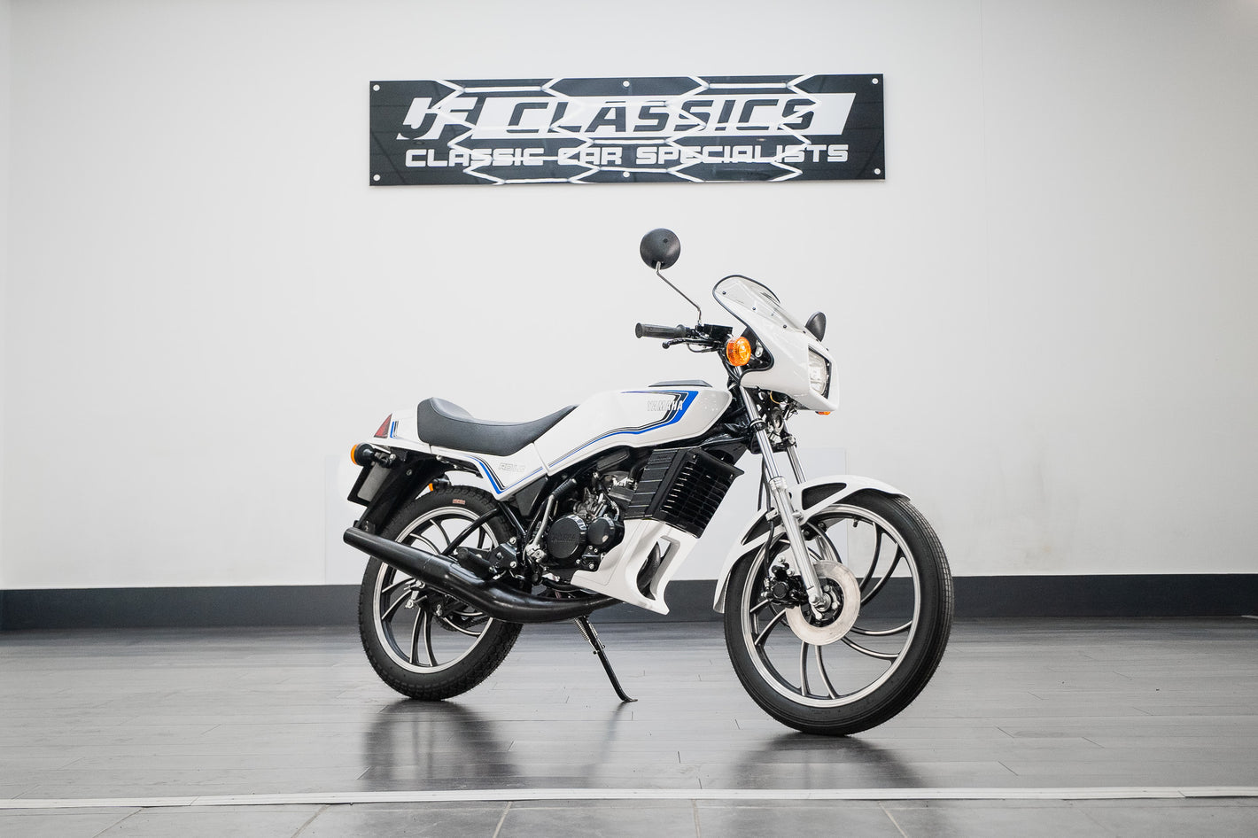1985 YAMAHA RD80LC 2-STROKE CLASSIC MOTORCYCLE WHITE