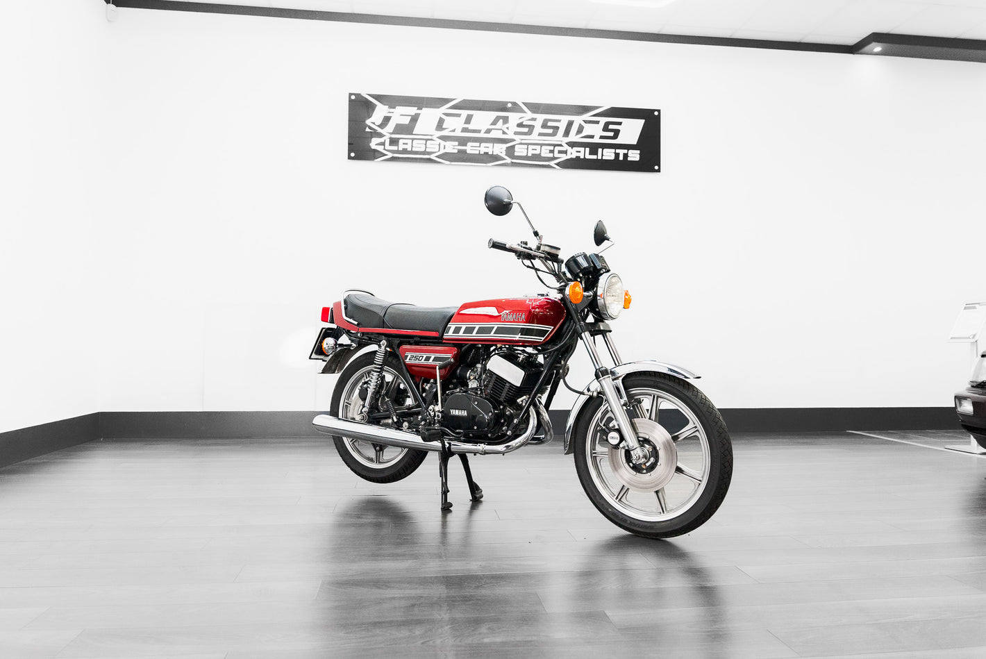 1977 YAMAHA RD250 MOTORCYCLE 'AIRCOOLED' IN RED.