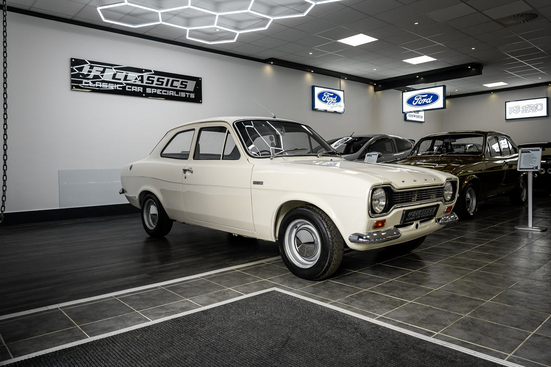 Vanguards 1/43 Ford Escort MK1 Twin Cam – Ermine White – Press Model